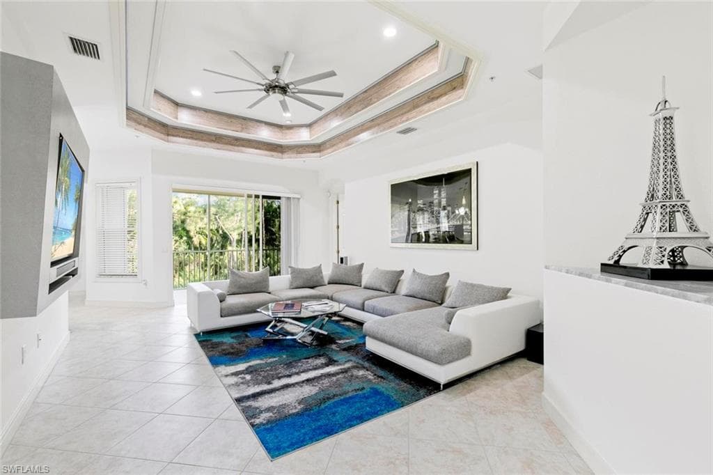 7840 Clemson St 201, Naples, FL 34104-4