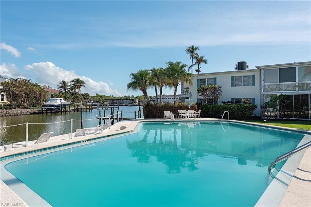 1568 Gulf Shore Blvd N 5, Naples, FL 34102-10