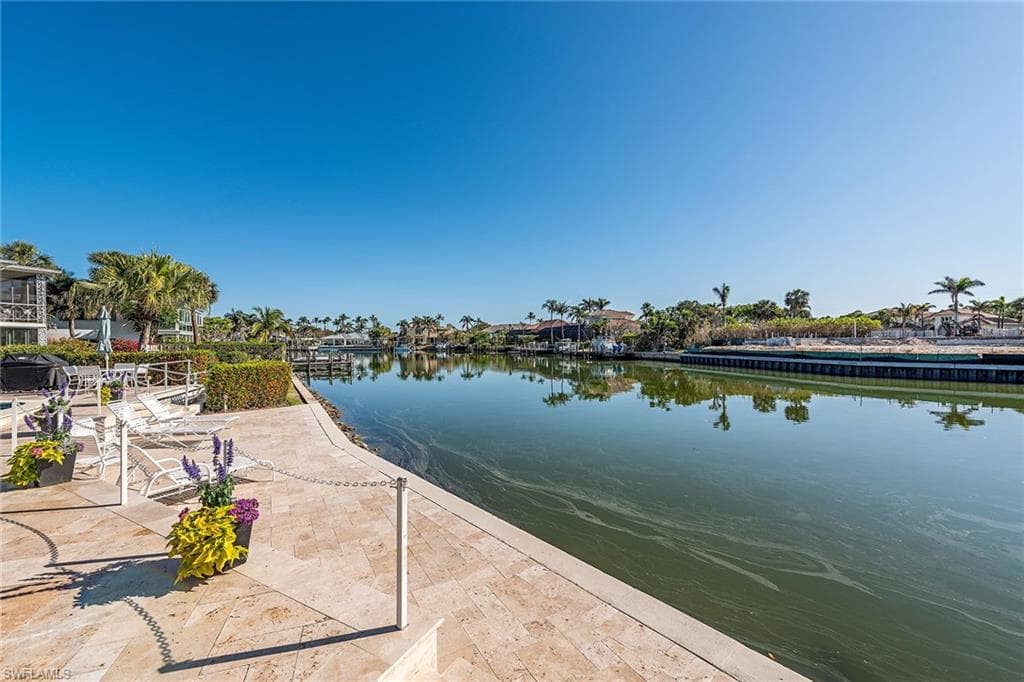 1568 Gulf Shore Blvd N 5, Naples, FL 34102-11