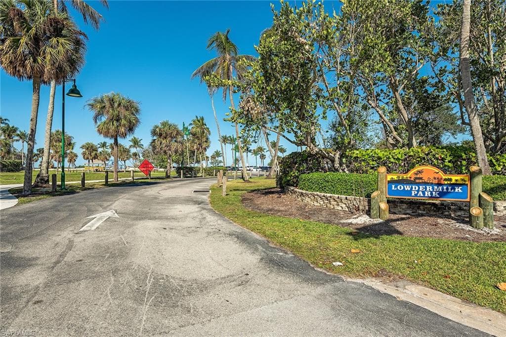 1568 Gulf Shore Blvd N 5, Naples, FL 34102-14