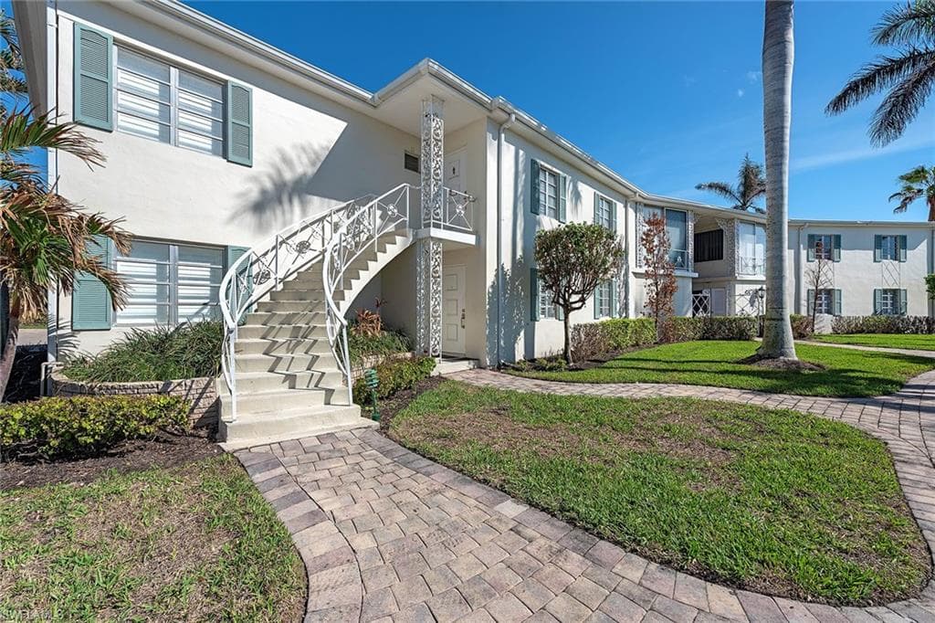 1568 Gulf Shore Blvd N 5, Naples, FL 34102-1