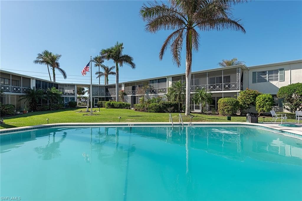 1568 Gulf Shore Blvd N 5, Naples, FL 34102-8