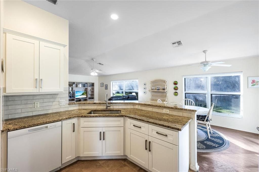 23353 Olde Meadowbrook Cir, Estero, FL 34134-4