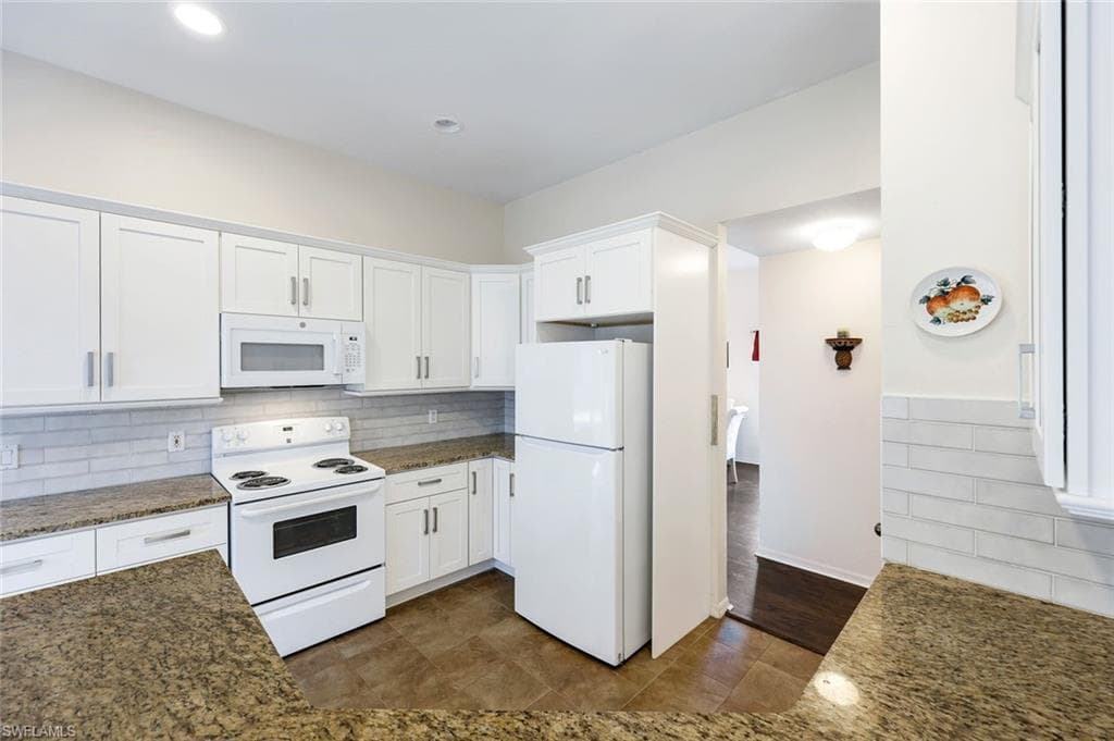 23353 Olde Meadowbrook Cir, Estero, FL 34134-5