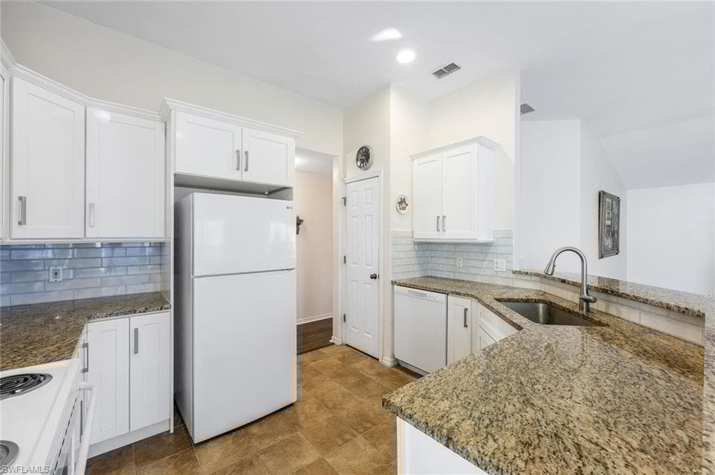 23353 Olde Meadowbrook Cir, Estero, FL 34134-6