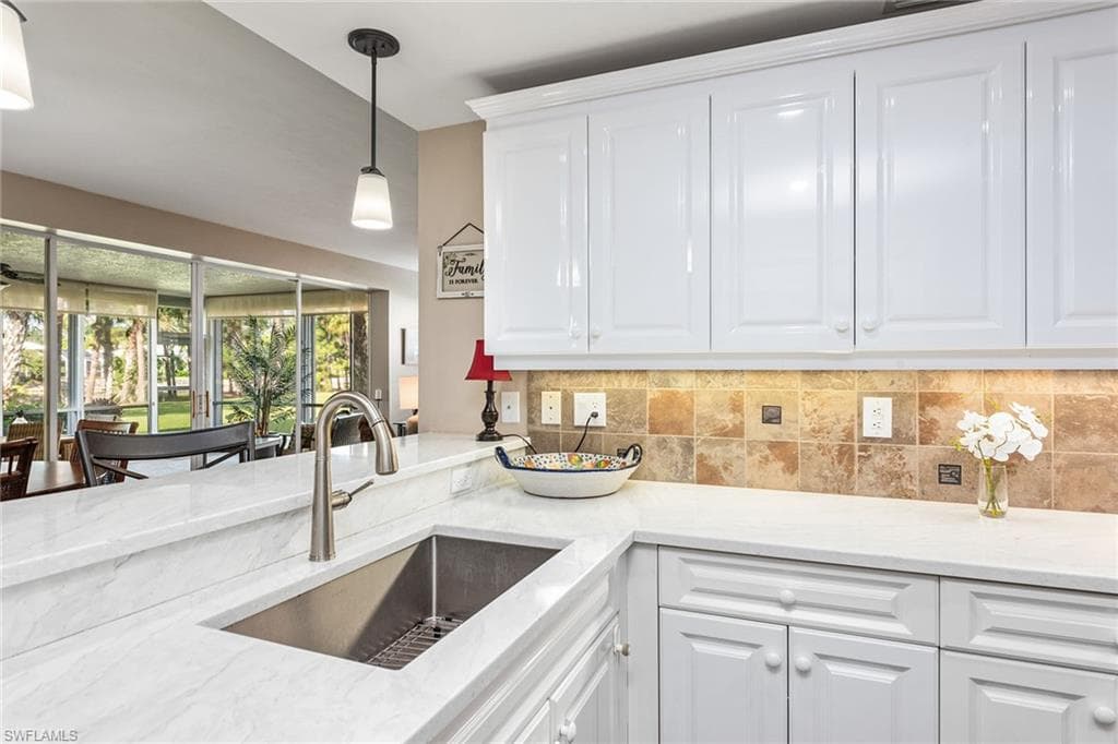 760 Waterford Dr 104, Naples, FL 34113-9