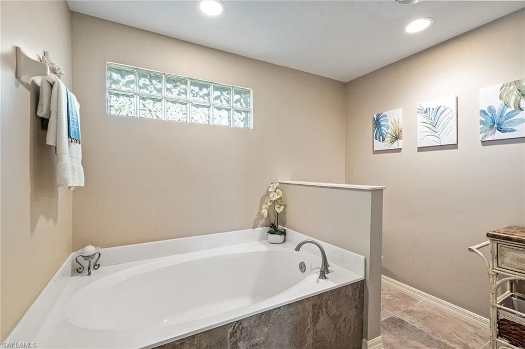 760 Waterford Dr 104, Naples, FL 34113-16