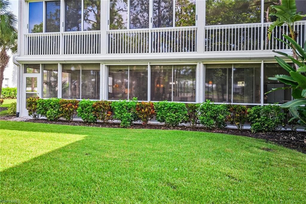 760 Waterford Dr 104, Naples, FL 34113-25