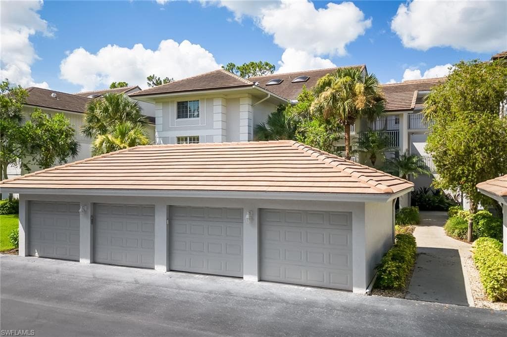 760 Waterford Dr 104, Naples, FL 34113-30