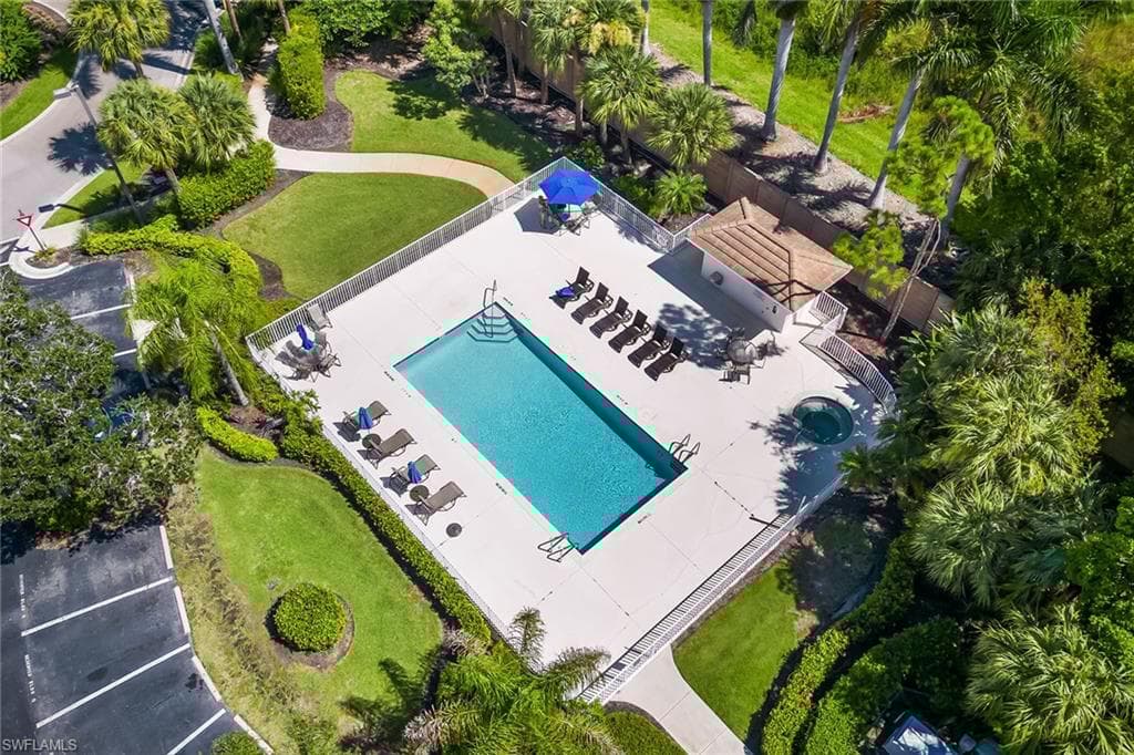 760 Waterford Dr 104, Naples, FL 34113-34