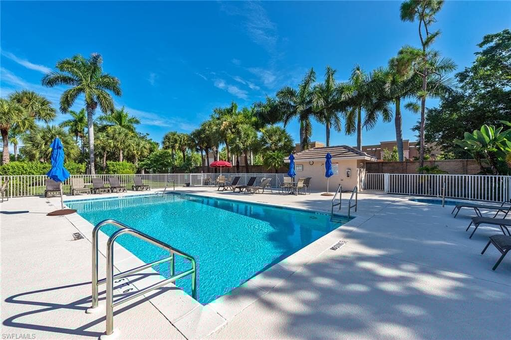760 Waterford Dr 104, Naples, FL 34113-35