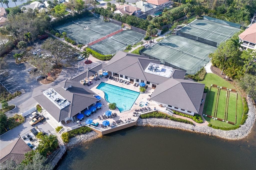 760 Waterford Dr 104, Naples, FL 34113-38