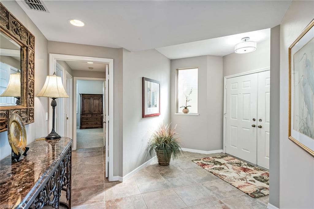 760 Waterford Dr 104, Naples, FL 34113-3