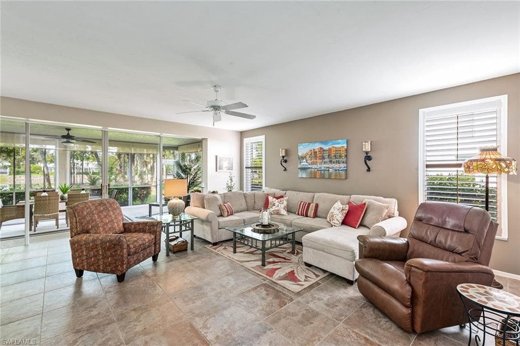760 Waterford Dr 104, Naples, FL 34113-4