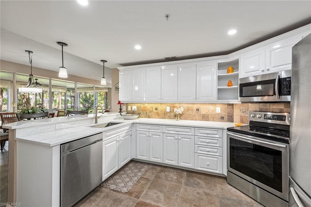 760 Waterford Dr 104, Naples, FL 34113-7