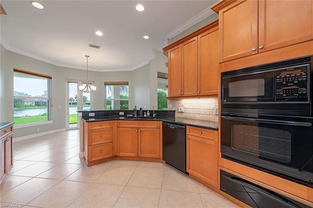 5031 Rustic Oaks Cir, Naples, FL 34105-9