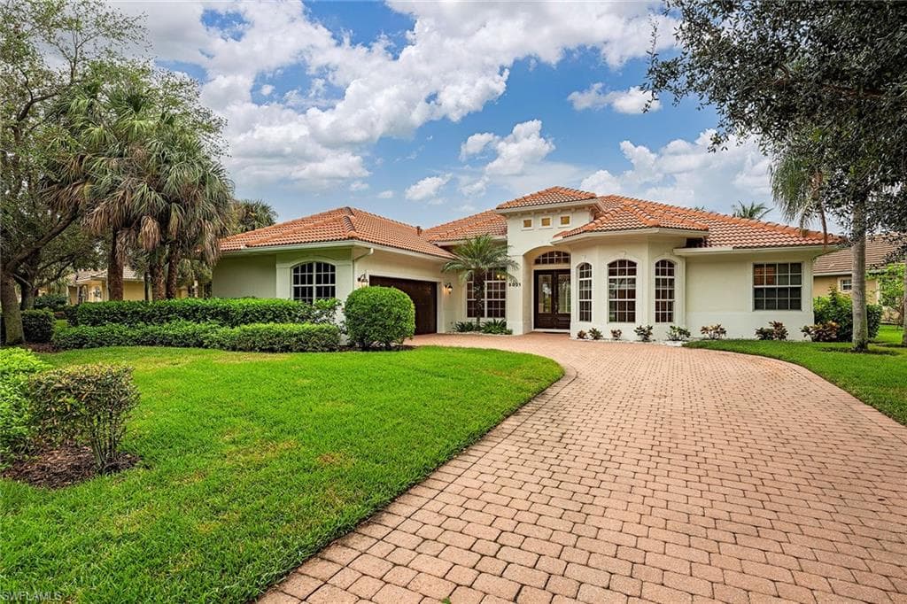 5031 Rustic Oaks Cir, Naples, FL 34105-2