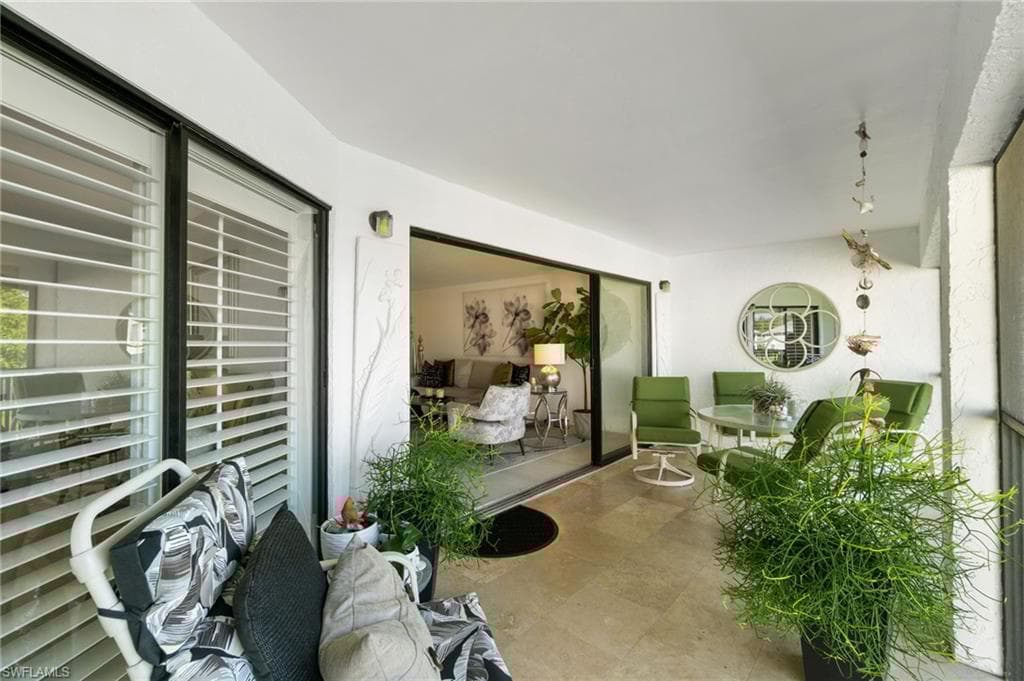 800 Misty Pines Cir H205, Naples, FL 34105-5