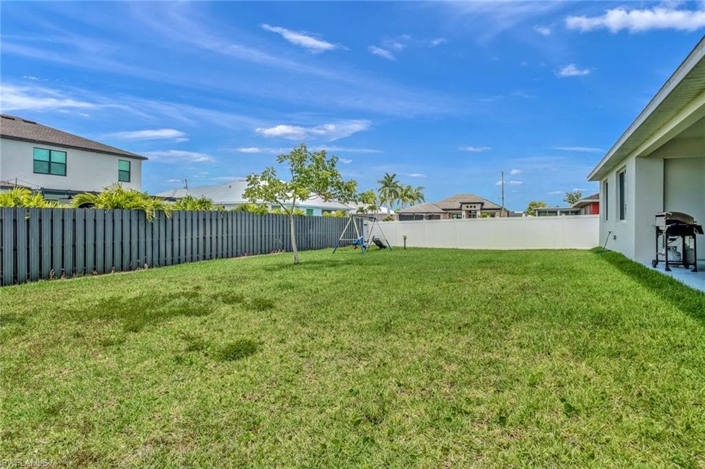 3305 1st Ter, Cape Coral, FL 33993-18