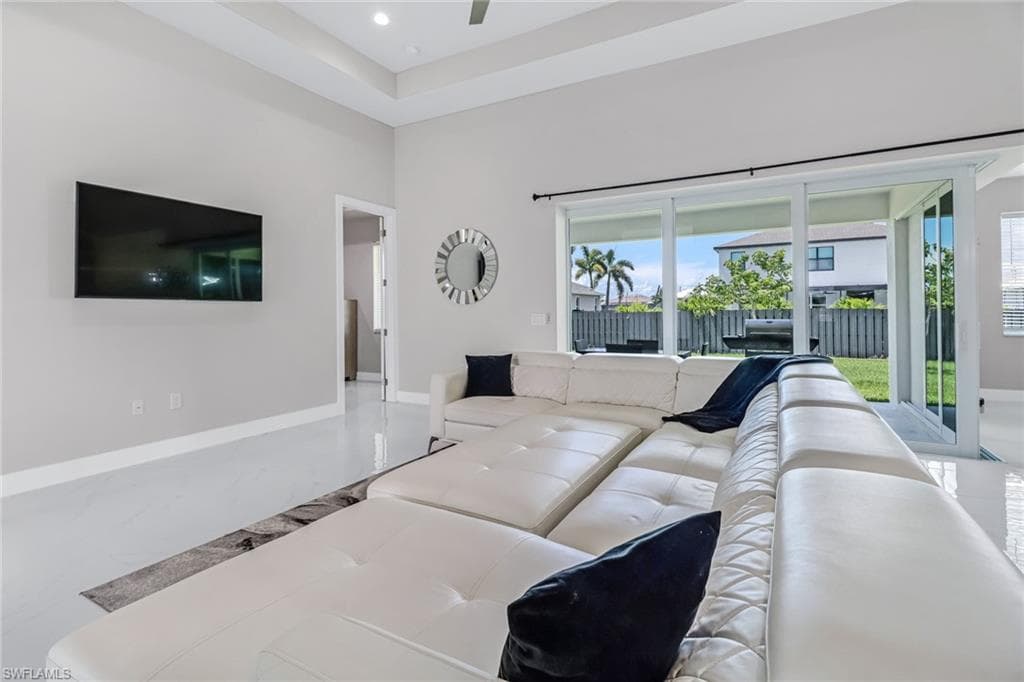 3305 1st Ter, Cape Coral, FL 33993-4
