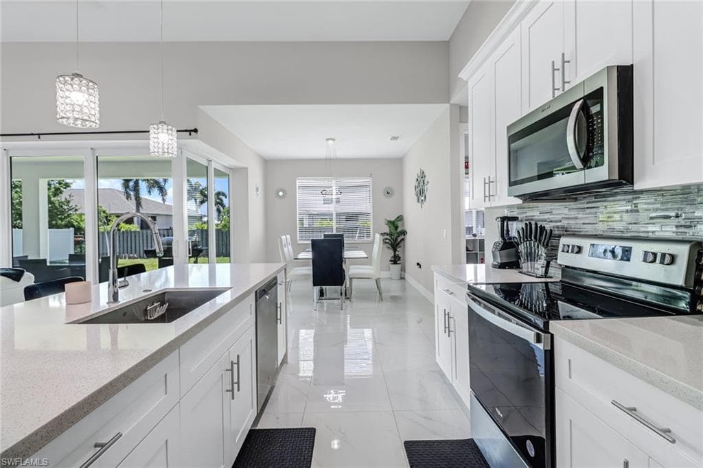 3305 1st Ter, Cape Coral, FL 33993-8