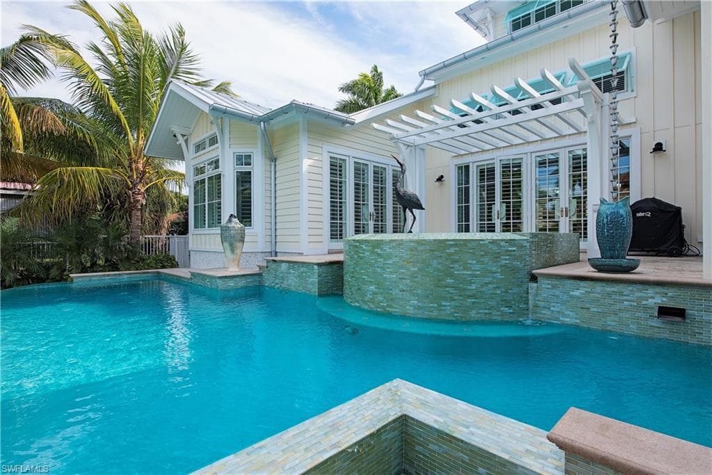 461 16th Ave S, Naples, FL 34102-2