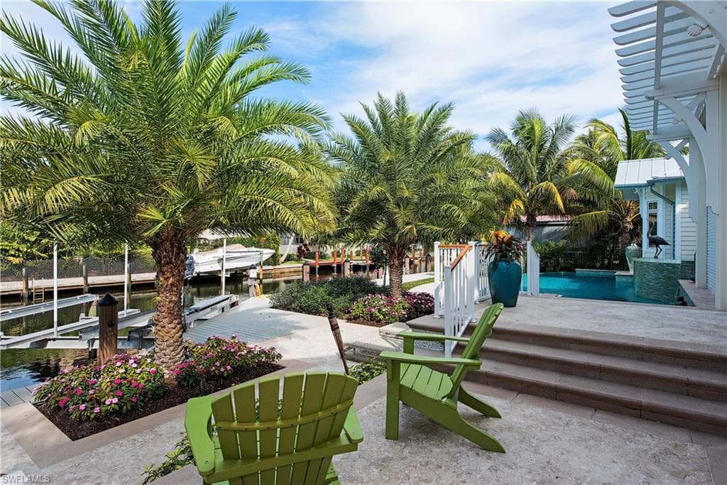 461 16th Ave S, Naples, FL 34102-4