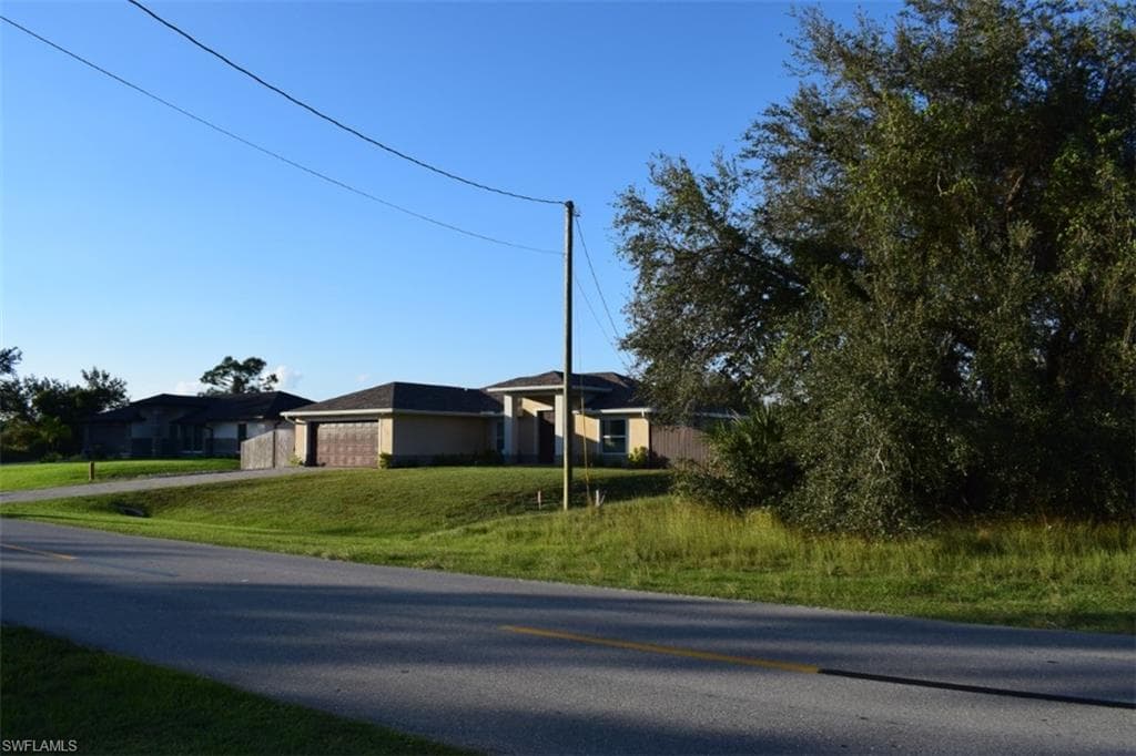 2706 40th St SW, Lehigh Acres, FL 33976-4
