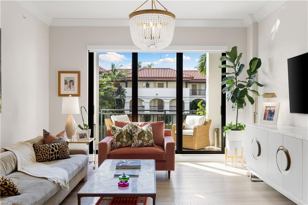 1035 3rd Ave S 203, Naples, FL 34102-10