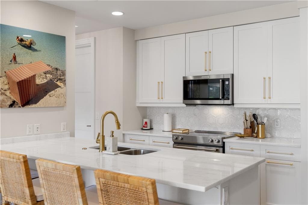 1035 3rd Ave S 203, Naples, FL 34102-16