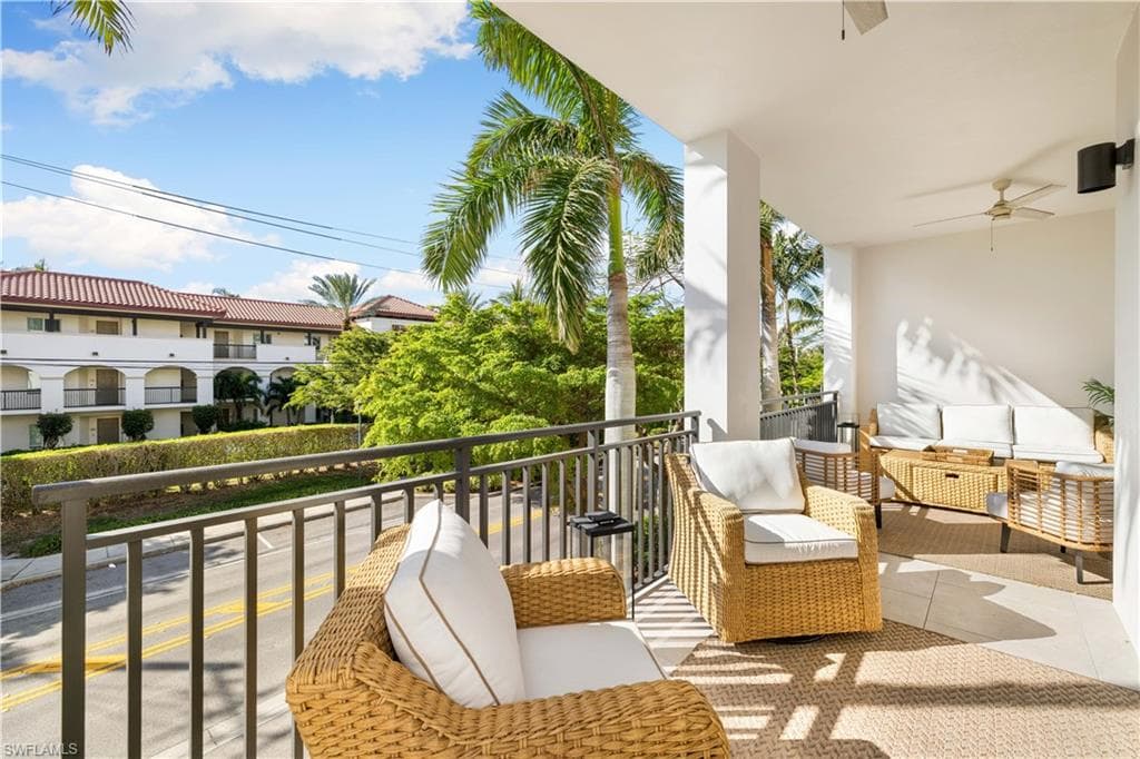 1035 3rd Ave S 203, Naples, FL 34102-28