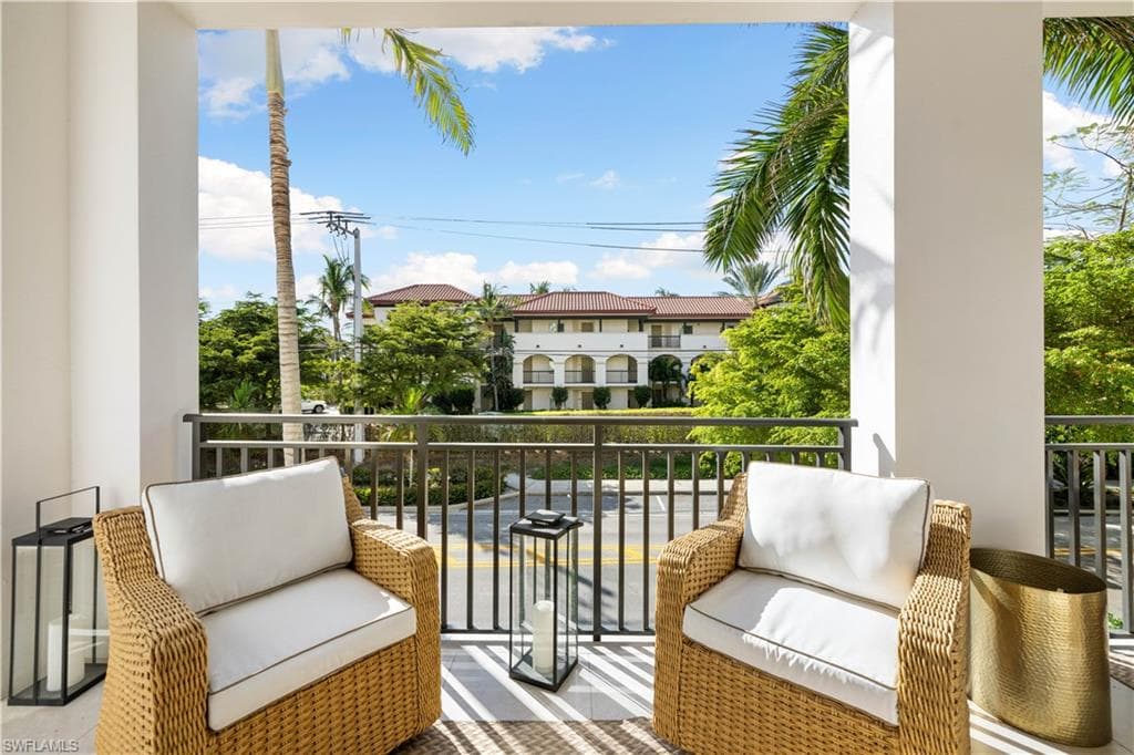 1035 3rd Ave S 203, Naples, FL 34102-30