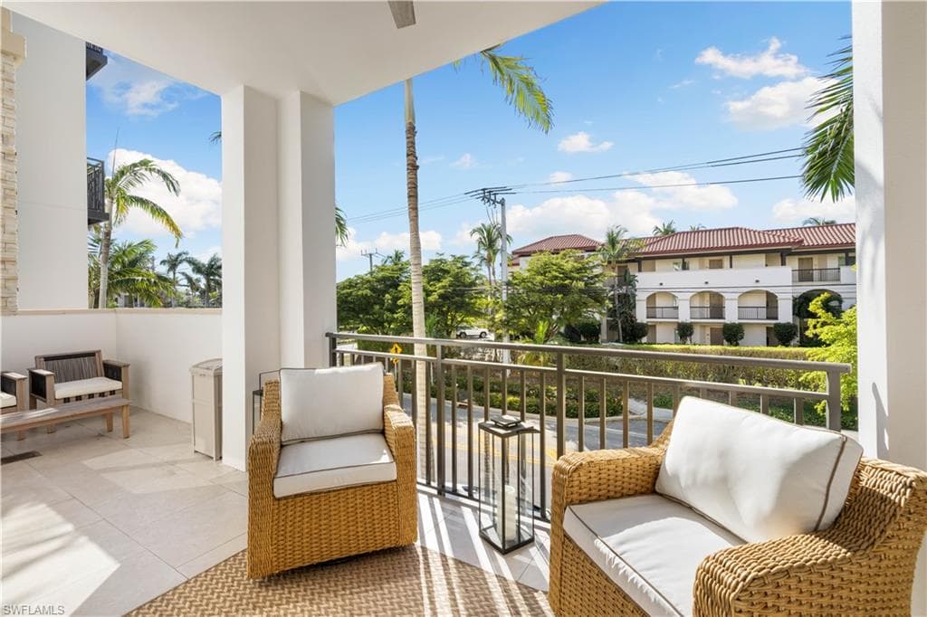 1035 3rd Ave S 203, Naples, FL 34102-31
