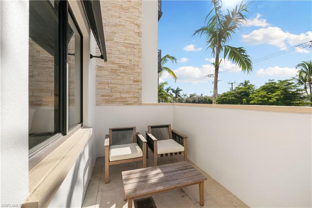 1035 3rd Ave S 203, Naples, FL 34102-32