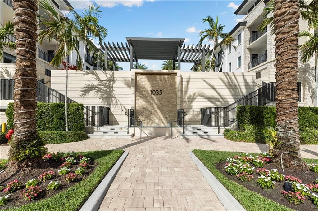 1035 3rd Ave S 203, Naples, FL 34102-33