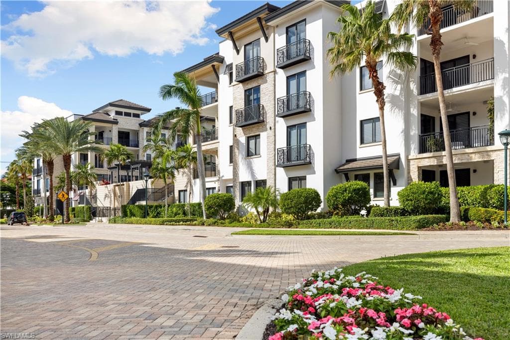 1035 3rd Ave S 203, Naples, FL 34102-34