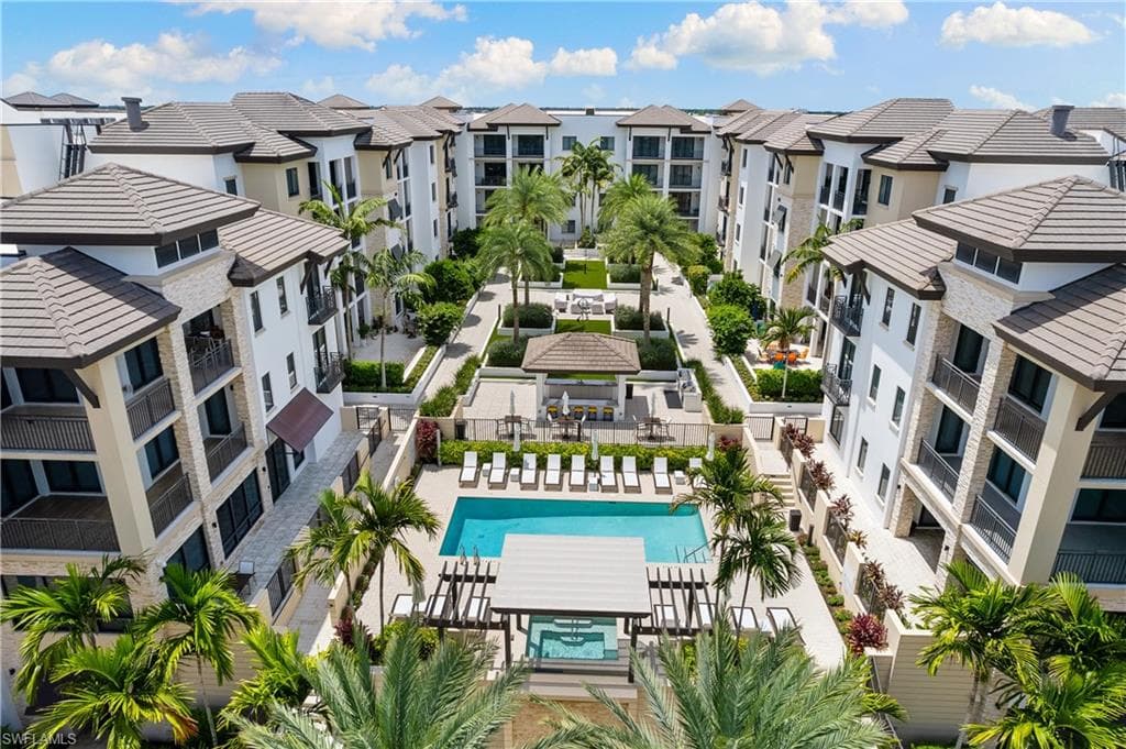 1035 3rd Ave S 203, Naples, FL 34102-35
