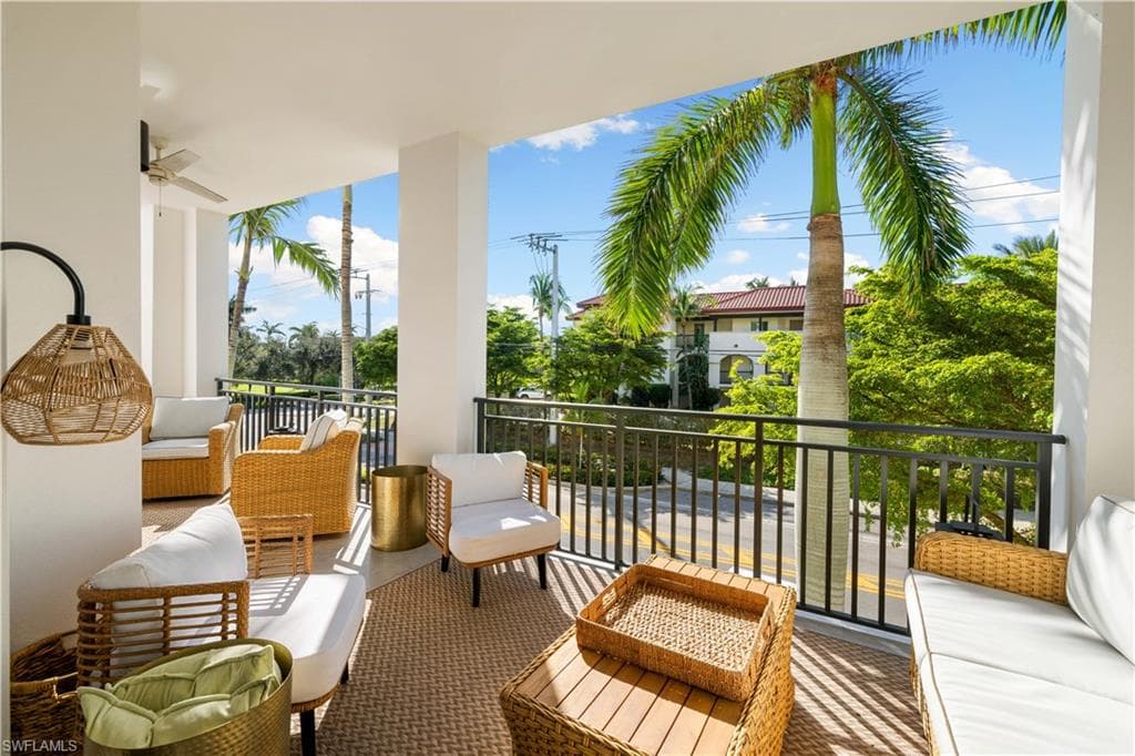 1035 3rd Ave S 203, Naples, FL 34102-4