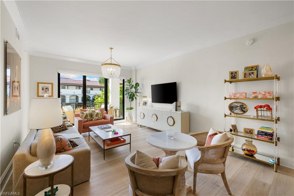 1035 3rd Ave S 203, Naples, FL 34102-6