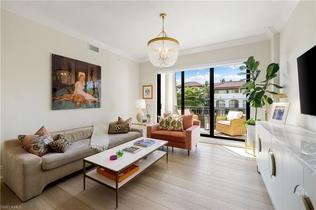 1035 3rd Ave S 203, Naples, FL 34102-8