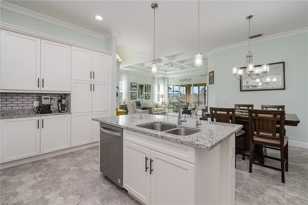 6933 Saona Ct, Naples, FL 34113-9
