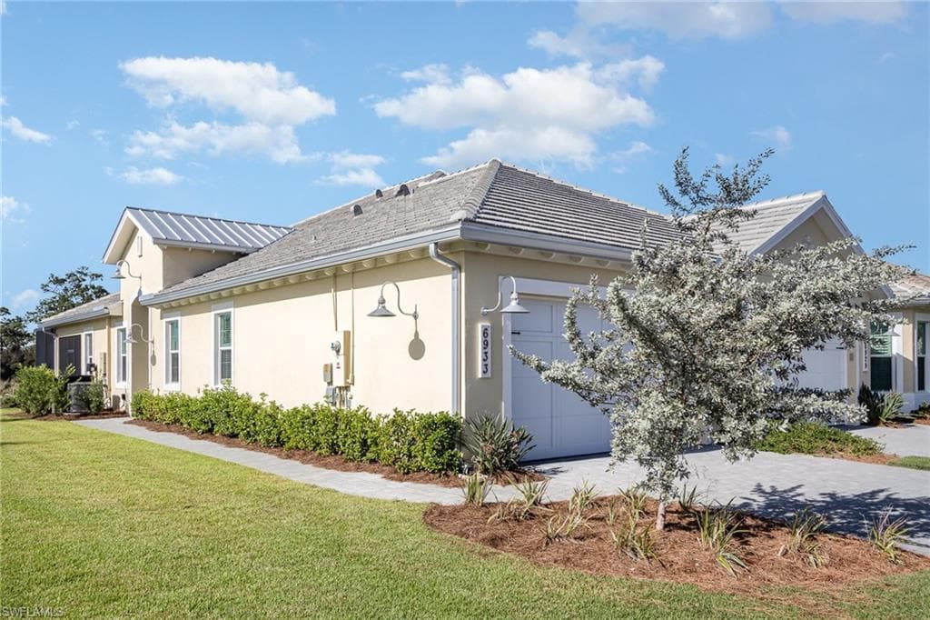 6933 Saona Ct, Naples, FL 34113-2