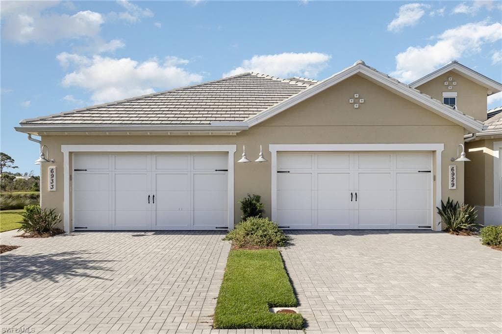 6933 Saona Ct, Naples, FL 34113-3