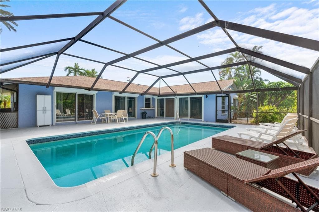 560 Century Dr, Marco Island, FL 34145-2
