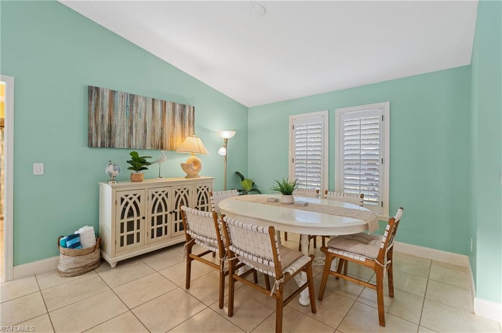 2548 River Reach Dr, Naples, FL 34104-4