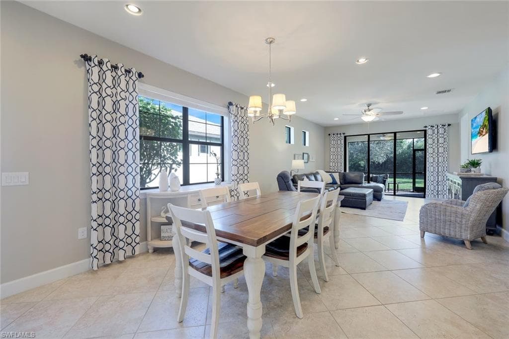 7602 Jacaranda Ln, Naples, FL 34114-8