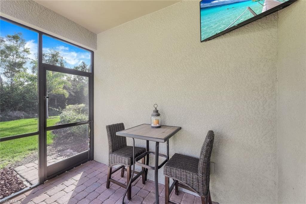 7602 Jacaranda Ln, Naples, FL 34114-18
