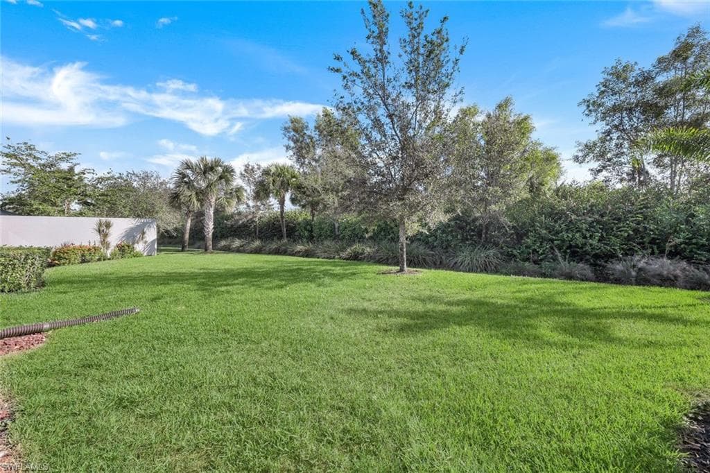 7602 Jacaranda Ln, Naples, FL 34114-19