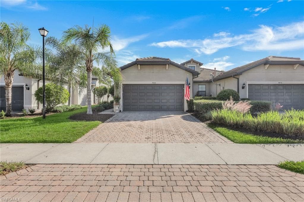 7602 Jacaranda Ln, Naples, FL 34114-1