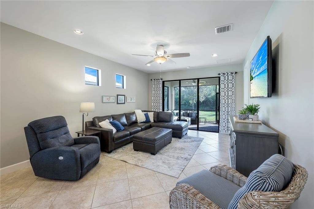7602 Jacaranda Ln, Naples, FL 34114-2